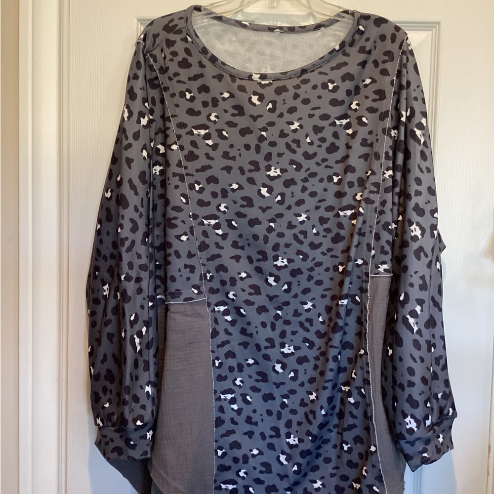 Source Unknown Charcoal Leopard Print Long Sleeve Top